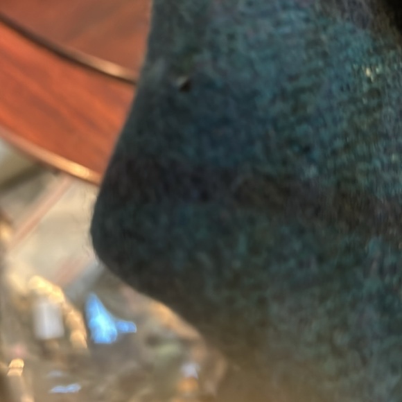 Ralph Lauren Wool Scarf with tiny hioles - Picture 7 of 7